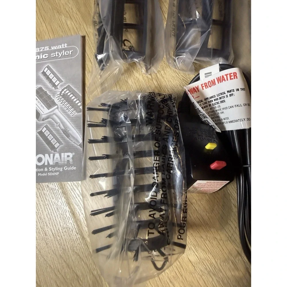 NEW in Box CONAIR 1875 Watt 3 in 1 Ionic Styler Hair Dryer Brush Comb Attachment